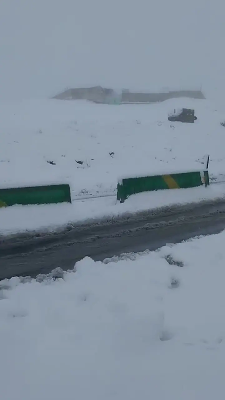 فیلم بارش ۲۰ سانتی متری برف در نورآباد