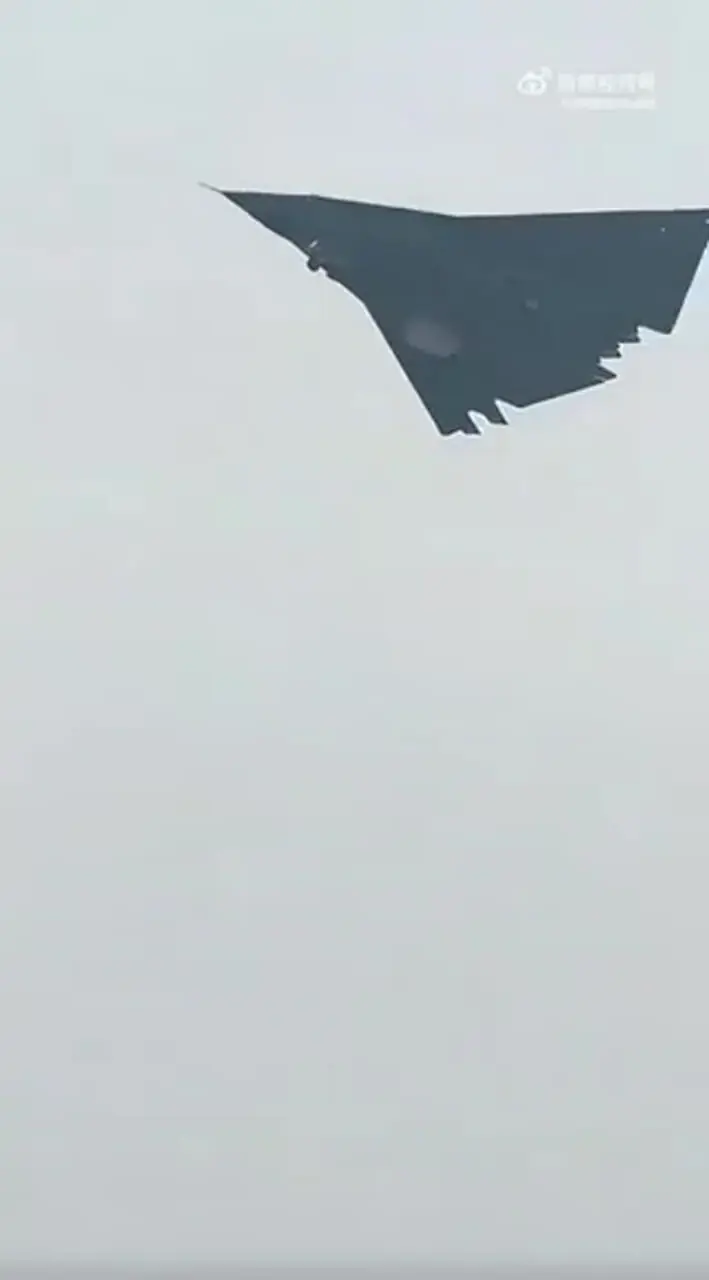 فیلم تست جنگنده جی ۳۶ چین در آسمان