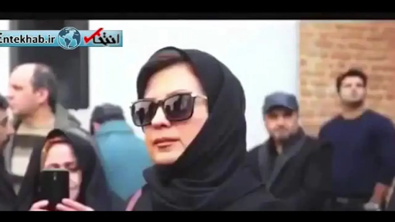 فیلم / حضور چشمگیر بازیگران در مراسم تشییع و ختم حسن جوهرچی  / چهره های ماتم زده لعیا زنگنه ، پرستو صالحی و حامد بهداد تا پژمان بازغی و .../ ضجه های دختر و همسر آقای بازیگر کنار پیکرش ... 