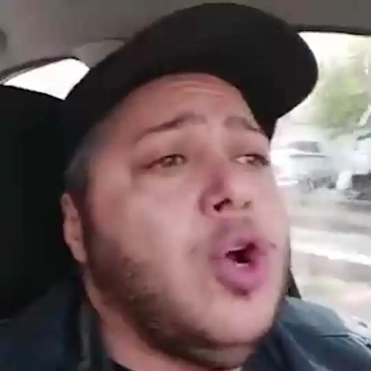 فیلم /  مازیار لرستانی: مادرمو به زور بردم سینما، از خجالت حرف‌هایی که در سینما می‌زدند شرمنده مادرم شدم/ نمی‌دانم که چی دارید سر سینما میارید این سینما نیست!