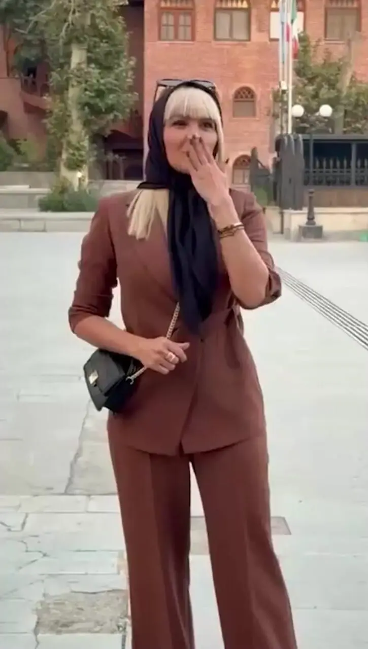 فیلم / تیپ و استایل شیک بازیگران در اکران فیلم «تابستانی که برف آمد»/ از نفیسه روشن تا استایل مسکولن مریم معصومی و شیوا مکینیان ... و سامان صفاری 