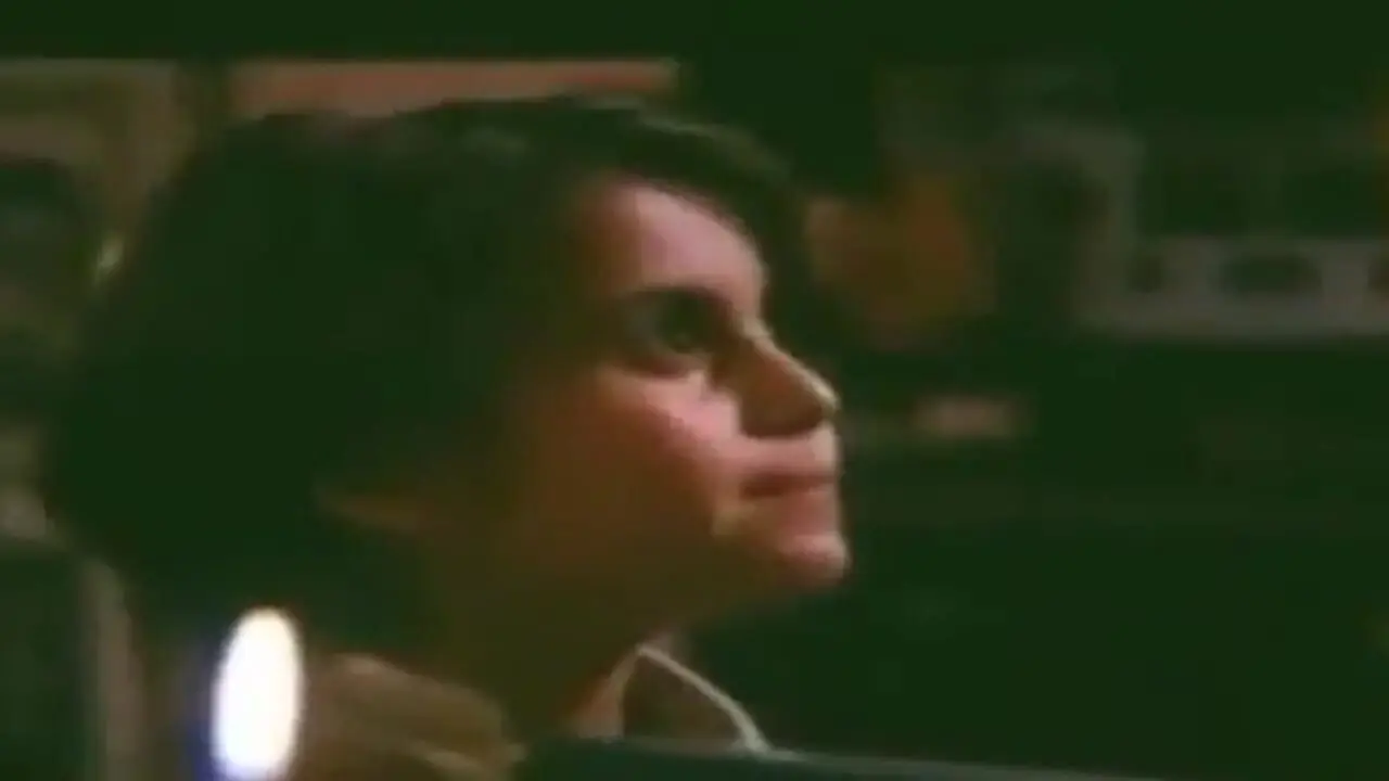 فیلم/ ویژه روز مادر با نوستالژی فراموش نشدنی و  اجرای ماندگار مرحوم خسرو شکیبایی در «خواهران غریب»/ مادر من مادر من تو یاری و یاور من