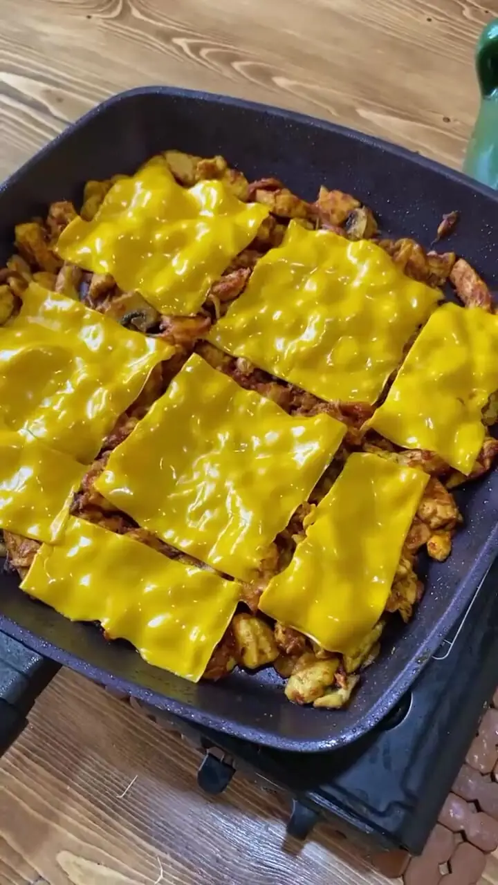 طرز تهیه ساندویچ مرغ و قارچ به سبک رستورانی + فیلم 