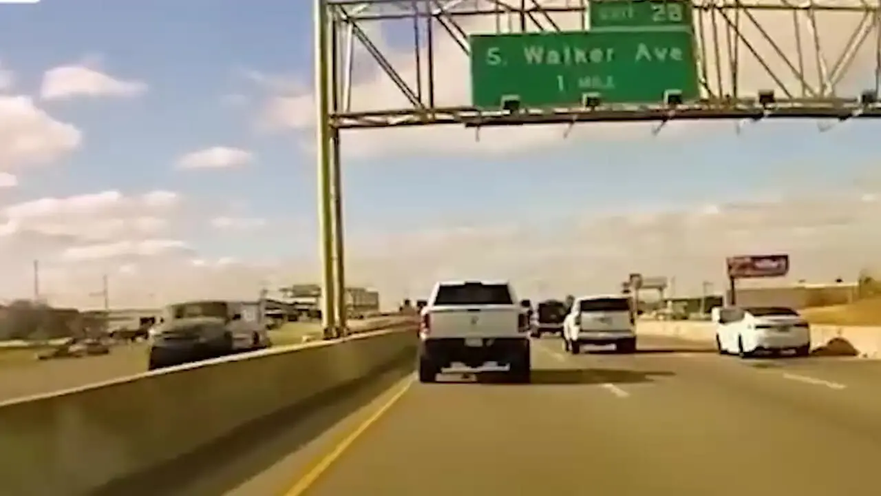 تعقیب و گریز نفس‌گیر پیکاپ فراری از پلیس در اوکلاهاما + فیلم 