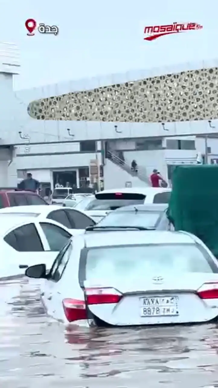 فیلم سیلاب گسترده در جده پس از بارندگی‌های پی در پی
