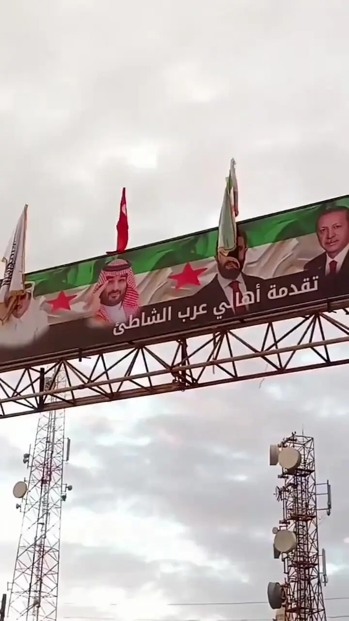 فیلم نصب تصویر صدام حسین در خیابان های سوریه