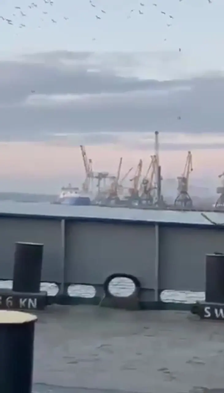 فیلم اصابت پهپاد روسیه به کشتی در بندر اوکراین