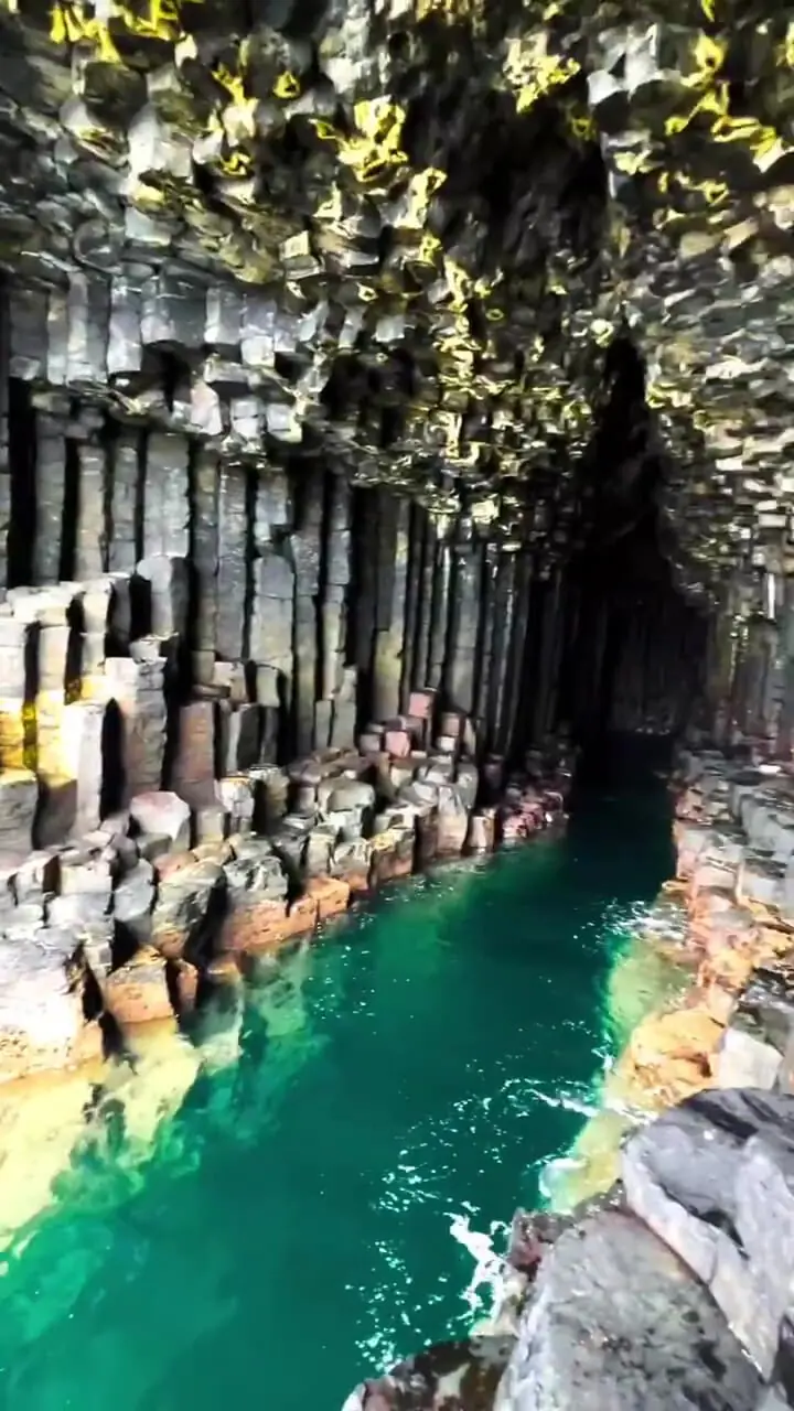 فیلم شگفتی هندسی طبیعت در غار فینگال اسکاتلند