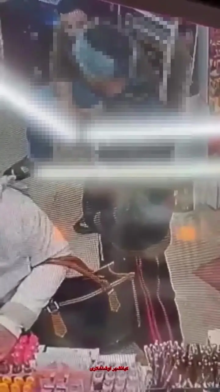 فیلم سرقت سرقت برق‌آسای گوشی از کیف یک زن توسط نوجوان تهرانی