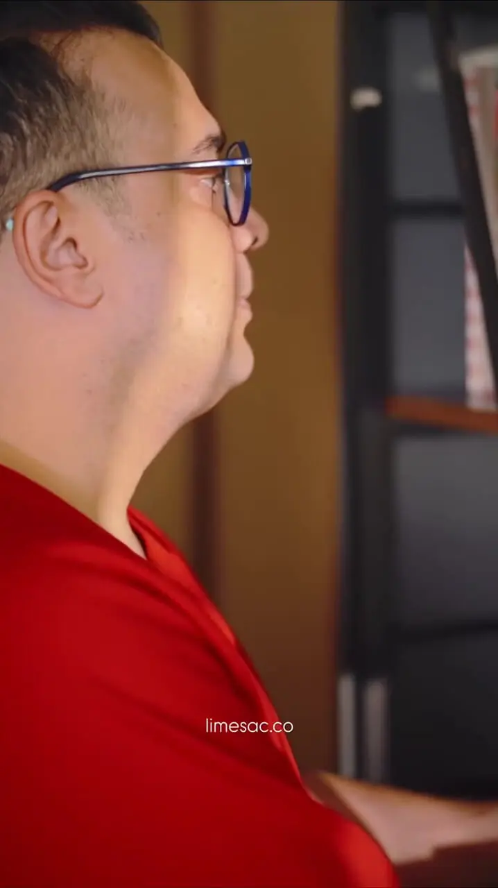 فیلم / نگاهی به سلیقه مونا کرمی در چیدمان خانه بخت خودش و «سپند امیرسلیمانی» / از کابینت‌های مدرن و نورمخفی تا دکوری‌های هنری بویژه مبل نرم توپی برای آرامش و ...