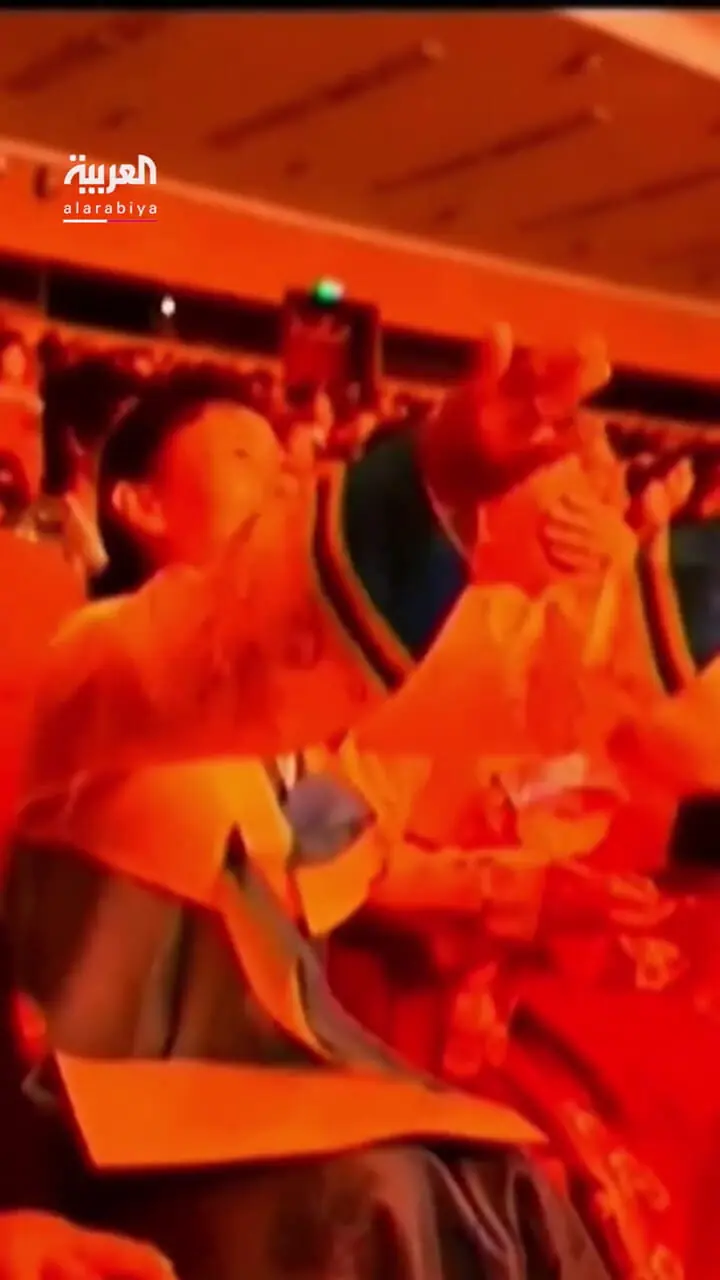 فیلم گریه کیم جونگ اون در مراسم استقبال