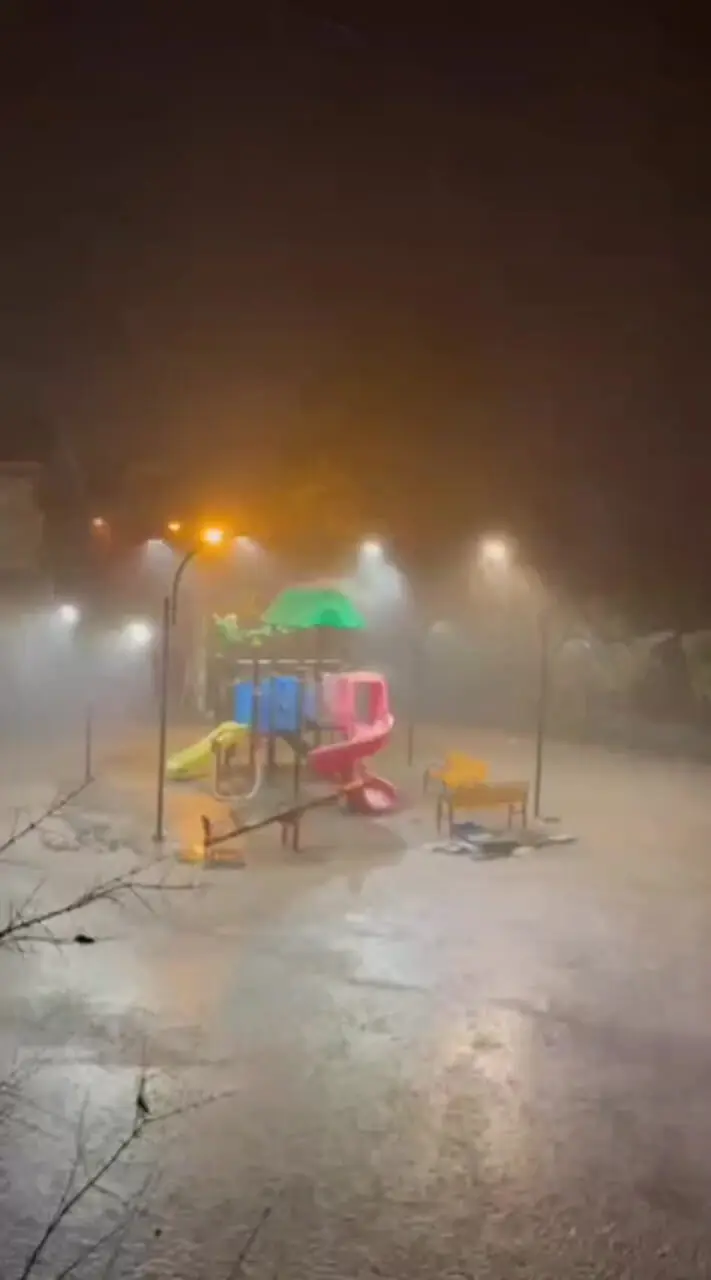 فیلم بارش سنگین باران در آستانه اشرفیه گیلان