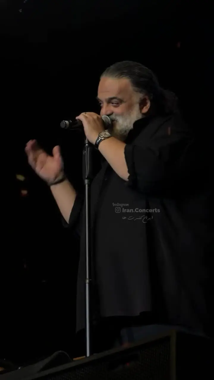 فیلم / احساساتی شدن و گریه بهنوش طباطبایی در کنسرت این خواننده خوش‌صدا/ بنمای رخ که باغ و گلستانم آرزوست؛ بگشای لب که قند فراوانم آرزوست...