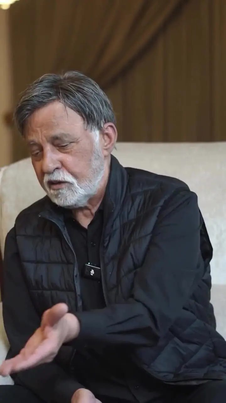 فیلم / مرتضی عقیلی: شام میخوردیم سنگ زیر دندون بابام رفت عصبانی شد رفت زن گرفت! زنه رو آورد خونه مادرم گفت طلاقش نده یه مدت پیش ایشون باش یه مدت پیش من، مادرم نذاشت جدا بشه پدرم صاحب 3 تا بچه شد!