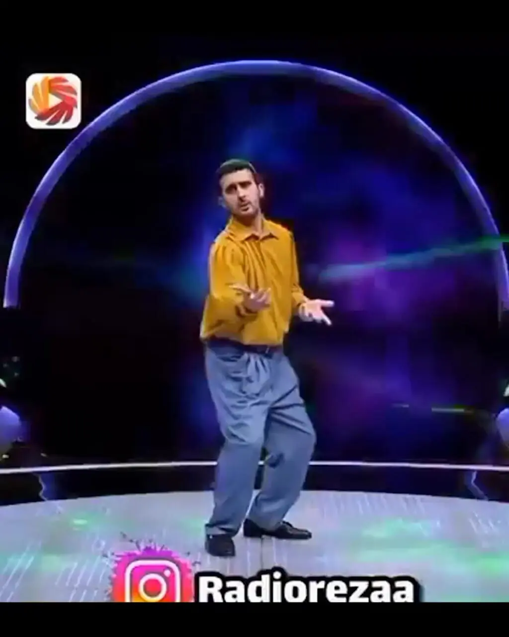 فیلم / اجرای بی‌نظیر شرکت‌کنندگان صداتو با آهنگهای شاد دهه شصت /  از بیا بنویسیم روی خاک رو درخت تا مهربونیت قشنگه، هم‌زبونیت قشنگه ...