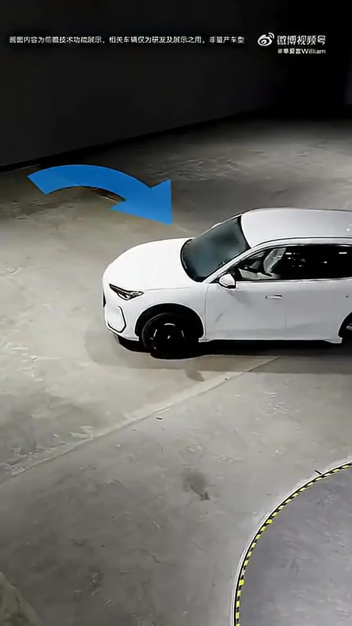 فیلم خودروی جدید جیلی با قابلیت چرخش درجا