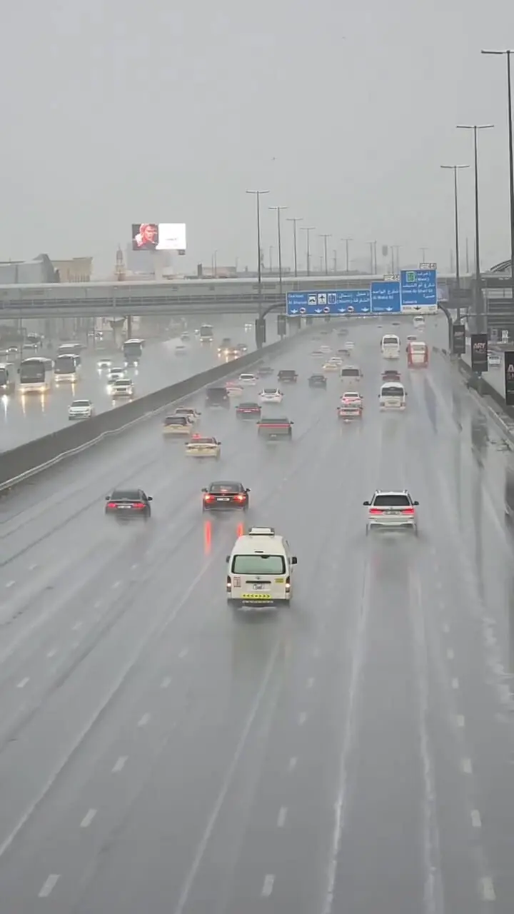 فیلم خوشحالی مردم دبی از بارش شدید باران