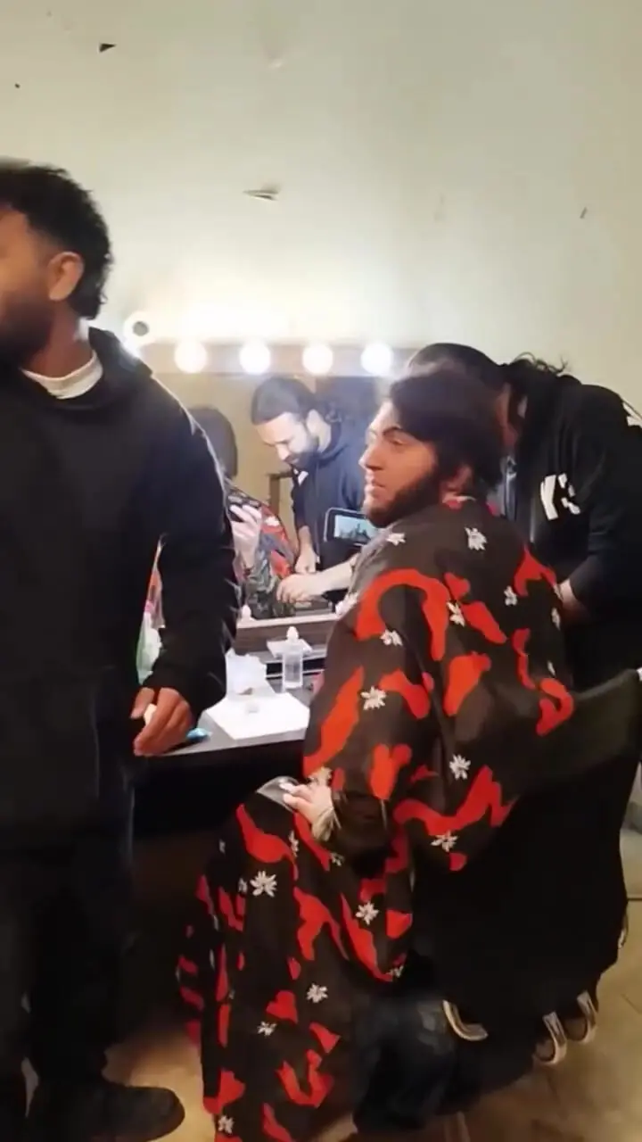 فیلم رپ‌خوانی امیرحسین فتحی با شایع در اتاق گریم