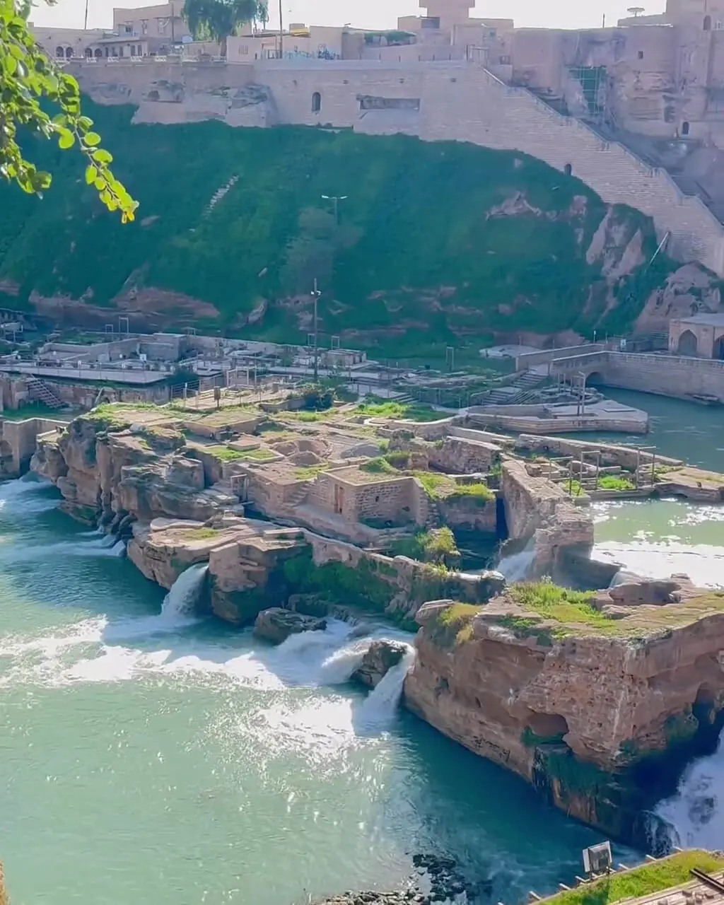 ایزه؛ سرزمین سنگ‌نگاره‌ها و شکوه ماندگار + فیلم