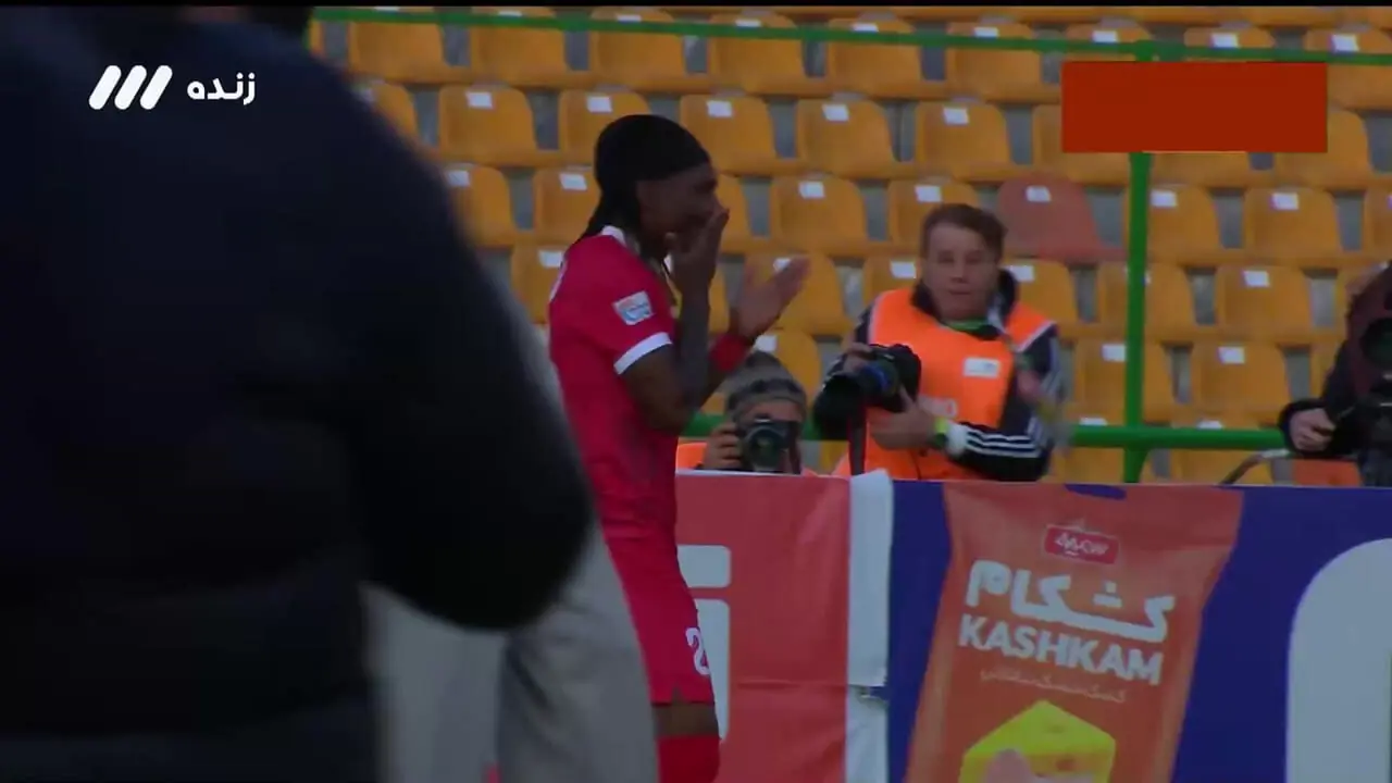 گل اول پرسپولیس توسط بیفوما در دقیقه 3