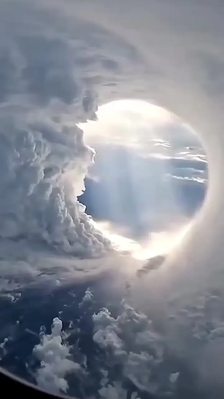 فیلم پدیده جالب طبیعی در ابرها