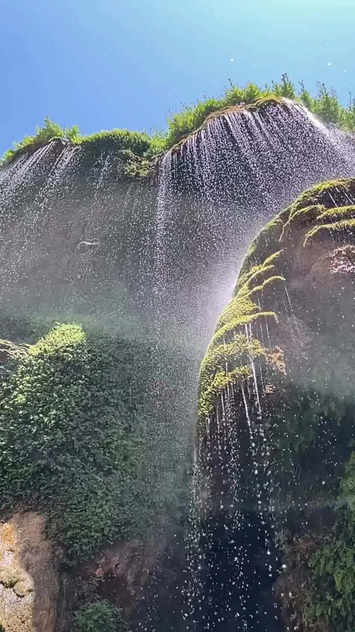 فیلم آبشار دیدنی در جلفا