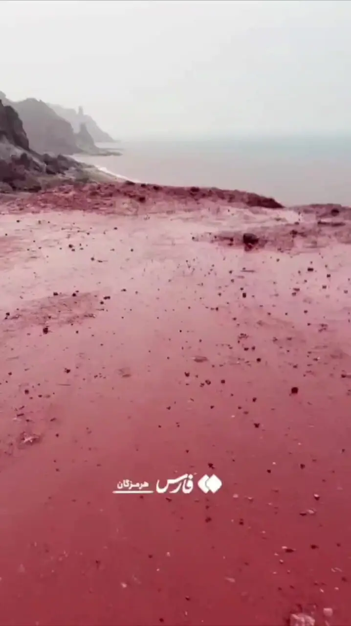 فیلم جلوه تماشایی باران بر زمین‌های سرخ هرمز