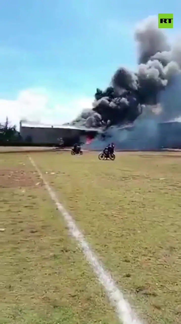 فیلم سقوط هواپیمای کوچک در مکزیک نزدیک فرودگاه تولکا