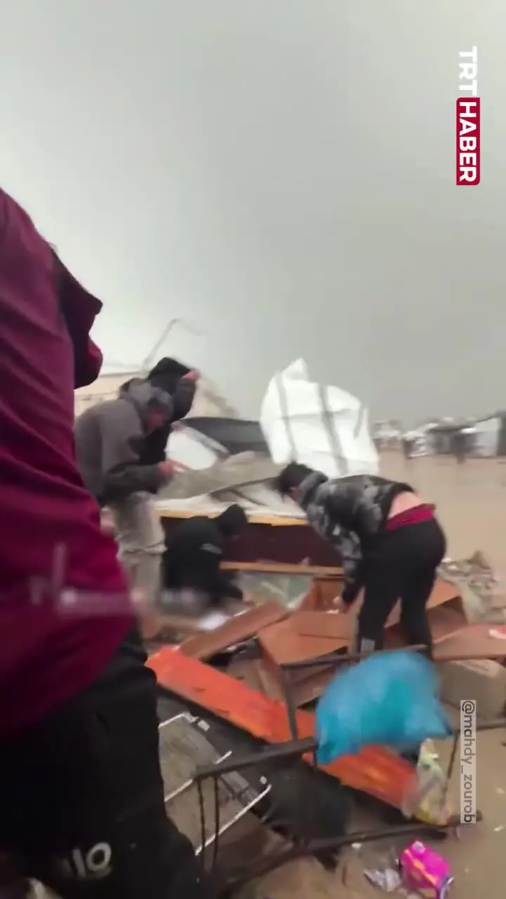 فیلم تخریب چادرهای آوارگان غزه بر اثر باد و باران