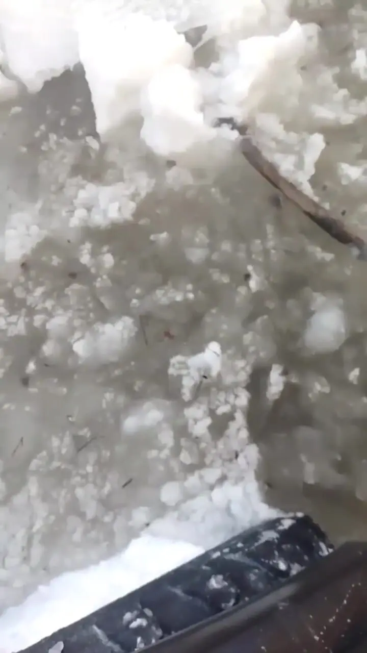 فیلم پدیده نادر سونامی یخی در رودخانه تورکا بوریاتیا