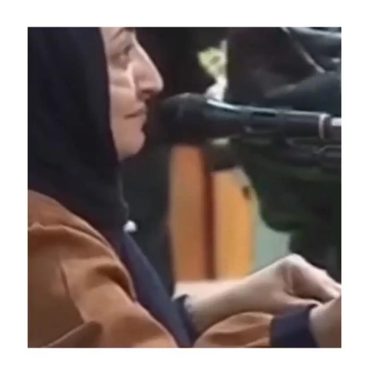 سوال جنجالی خبرنگار از سخنگوی دولت / در ایران حتما باید آسیب دید تا تسهیلات گرفت؟ + فیلم