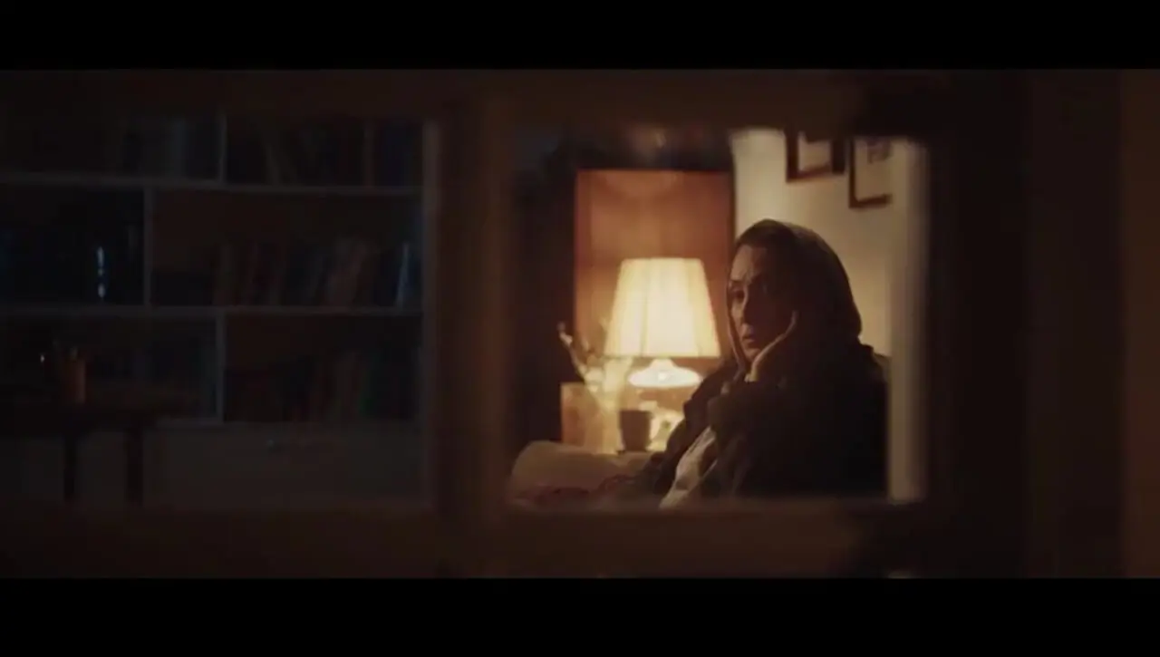 فیلم / شاهکار بازی لاله اسکندری در بامداد خمار با بازآفرینی مادری نمادین .../ نقشی که زنده شد ...