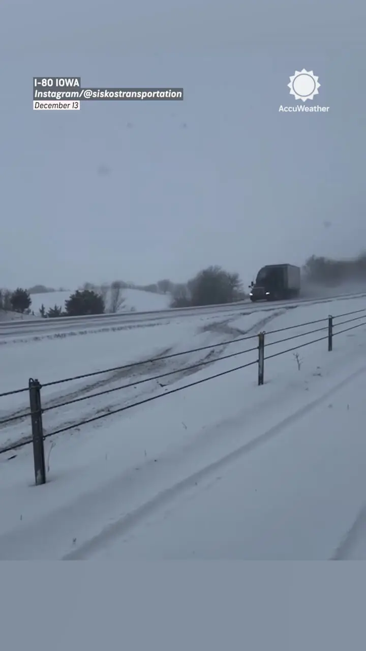 فیلم لحظات نفس‌گیر لیز خوردن کامیون ها و خودروها