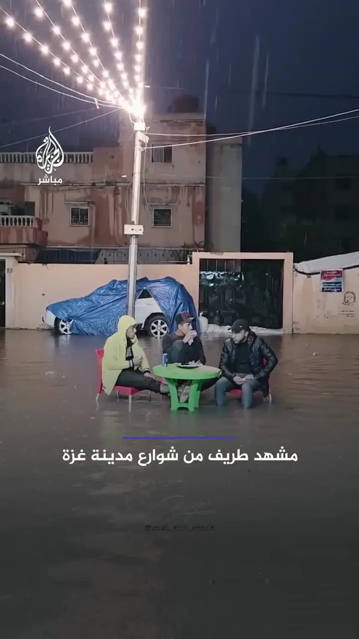 فیلم صحنه جالب سه جوان فلسطینی در خیابان‌های غزه