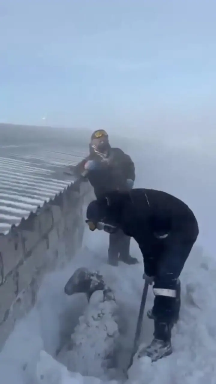 فیلم بارش برف ۱ متری در شهرستان رابر کرمان