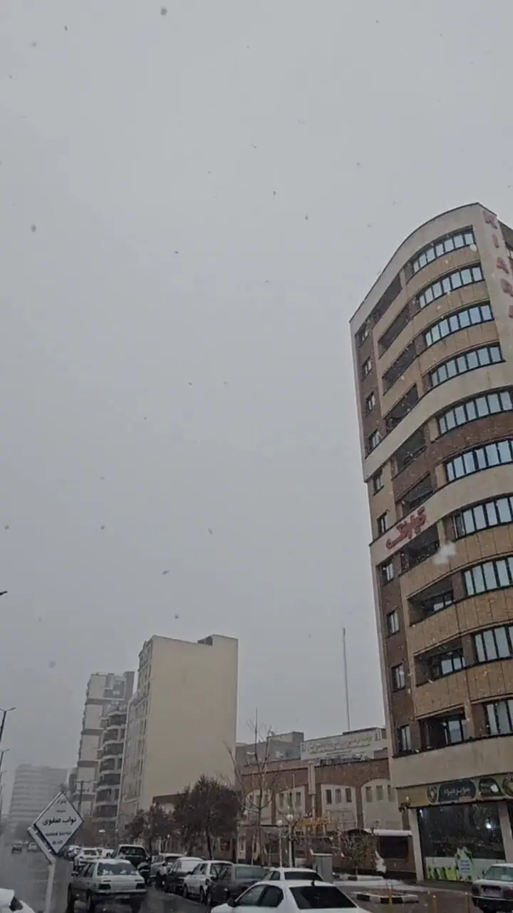 فیلم سپیدپوش شدن خیابان نواب پس از بارش برف