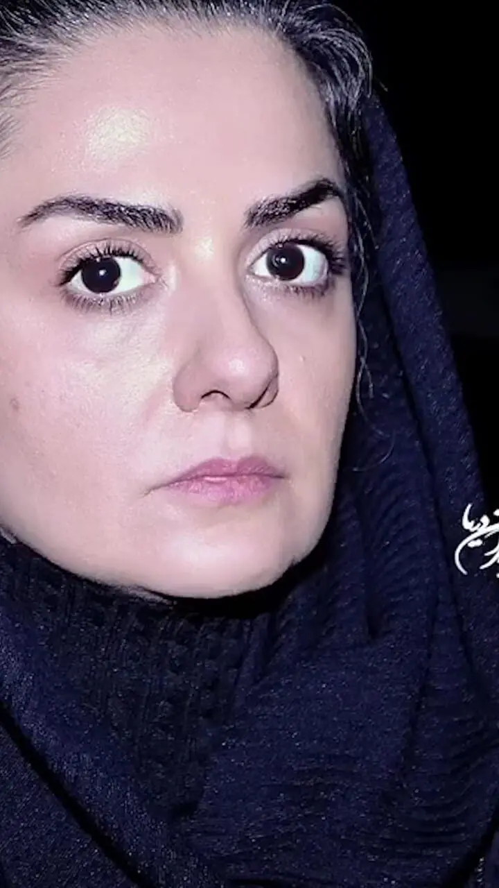 فیلم / حضور چشمگیر بازیگران در مراسم ختم مادر ژاله صامتی  / تیپ و استایل بیتا سحرخیز، ، گیتی قاسمی و.../ چهره تکیده خانم بازیگر خوش خنده ...