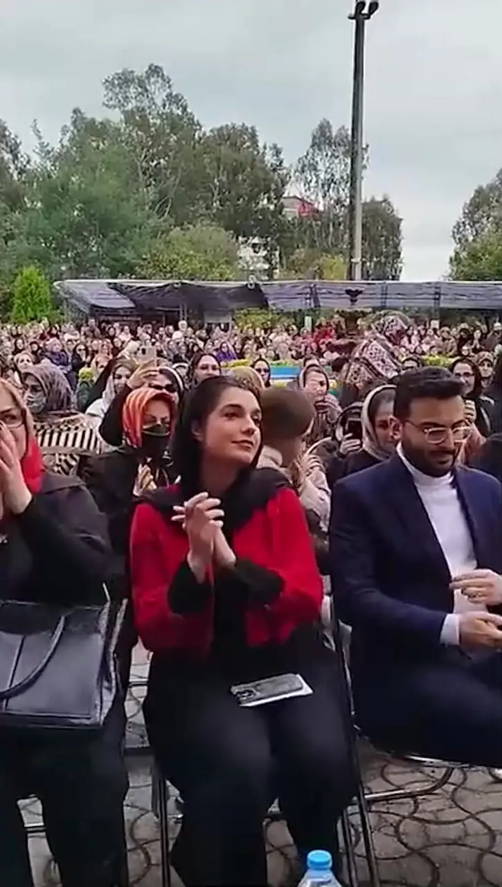 فیلم / رقص مازندرانی الیکا عبدالرزاقی در  جشنواره آشپزی دوآب رامسر ..و/  با آهنگ مازنی نتونست آروم بشینه زد زیر رقص و آواز بین مردم .../ الیکا عبدالرزاقی هرجا باشه بساط شادی به راهه ...