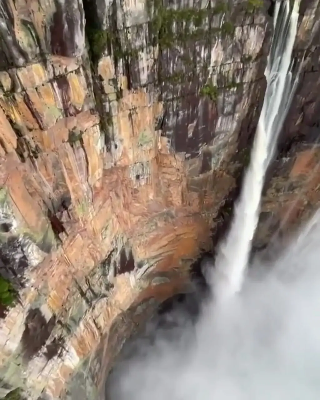 سفر به بلندترین آبشار جهان جادوی آنجل + فیلم