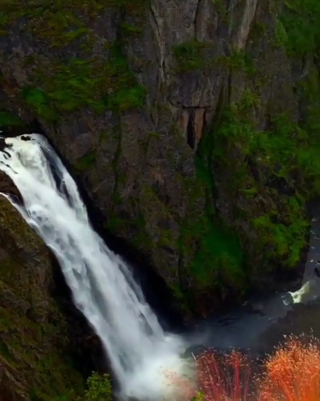 فیلم آبشار ۱۸۳ متری ورینگفوسن نروژ