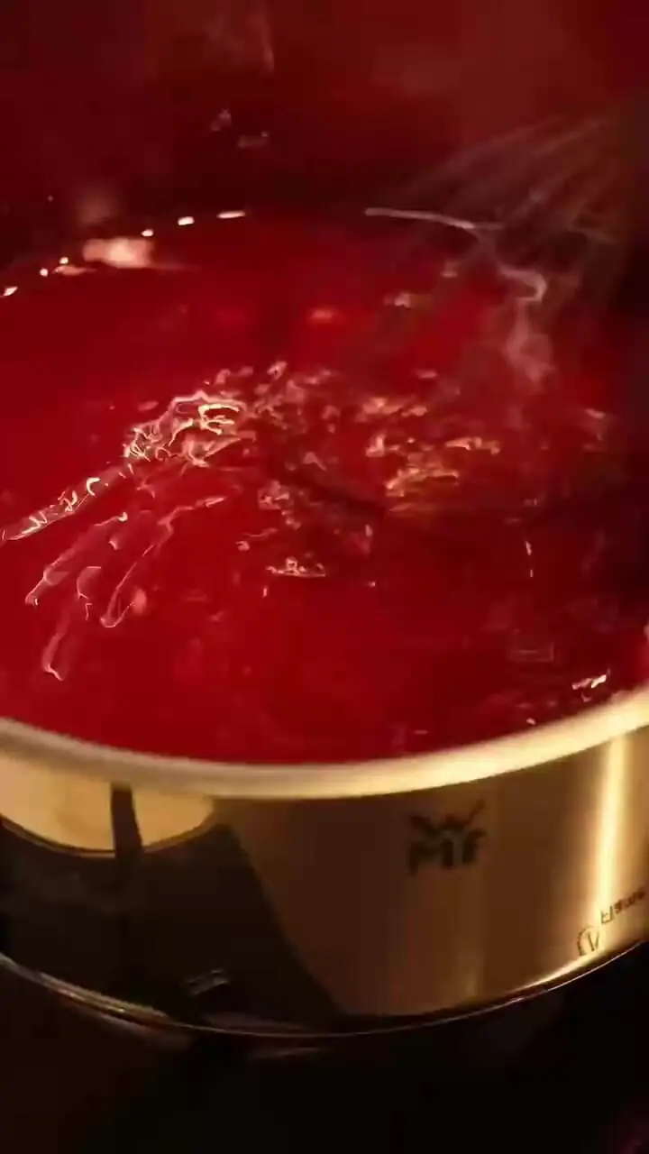 فیلم/ طرز تهیه تیرامیسو یلدایی به سبک مینا مختاری همسر بهرام رادان/ یک میان وعده  سه سوته برای شب چله که عاشقش میشی