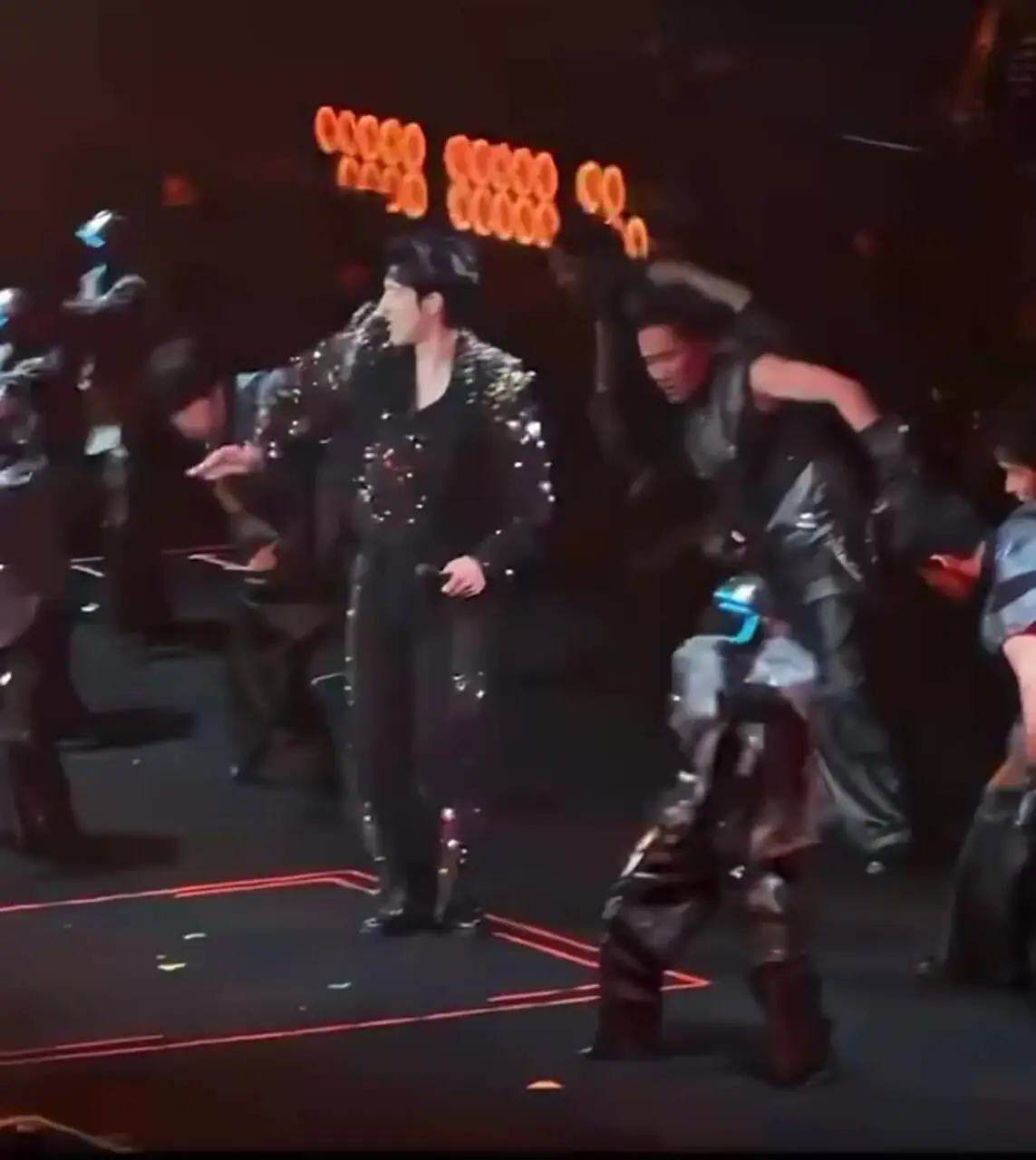 فیلم رقص ربات ها در کنسرت وانگ لیهوم