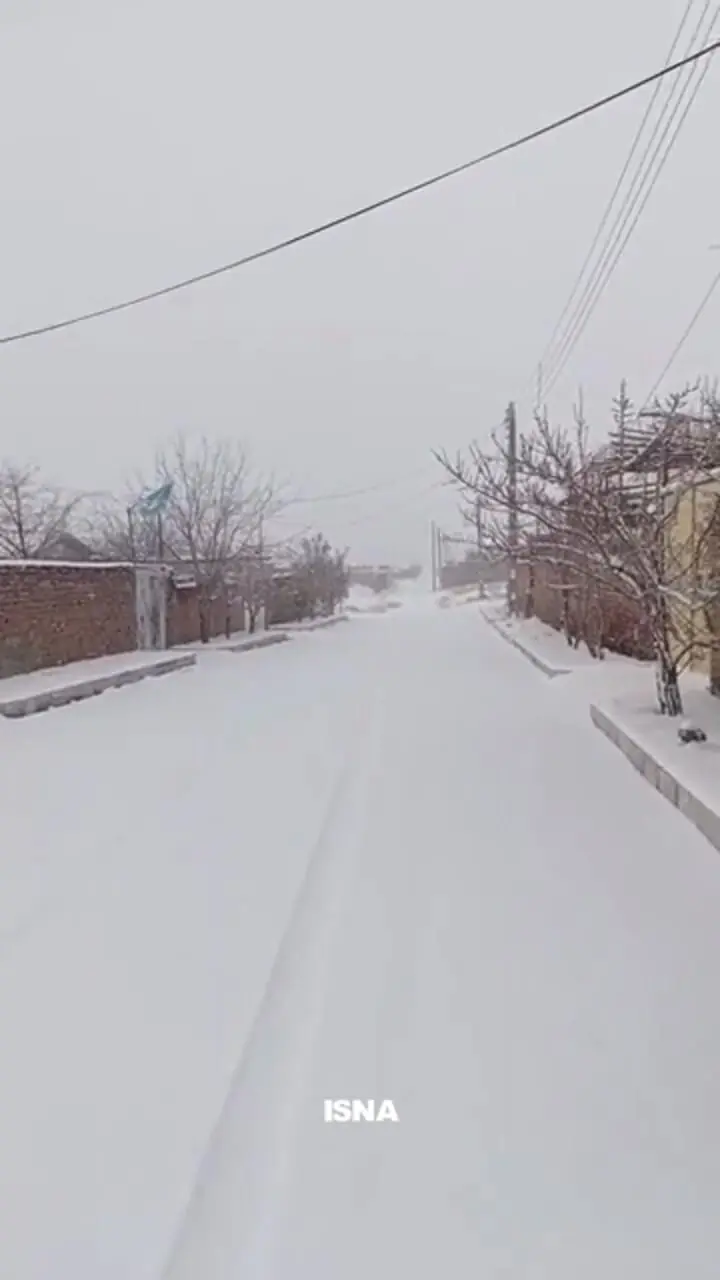 بارش برف در شهرستان راور، استان کرمان + فیلم