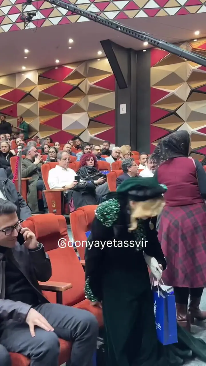 استایل فاخر زمردی و جواهردوزی شده بهاره رهنما در جشن حافظ/ همتون رو دوست دارم، نه اغلبتون رو دوست دارم...!