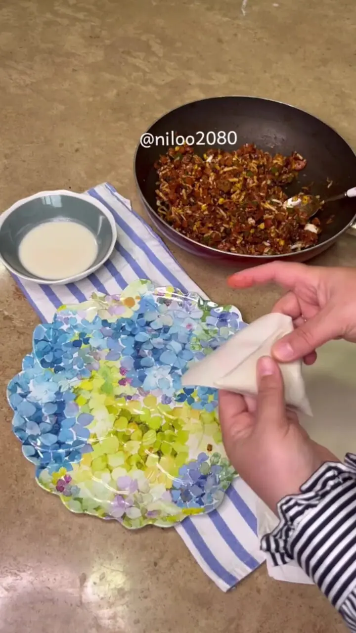 فیلم طرز تهیه سمبوسه پیتزایی خوشمزه در خانه