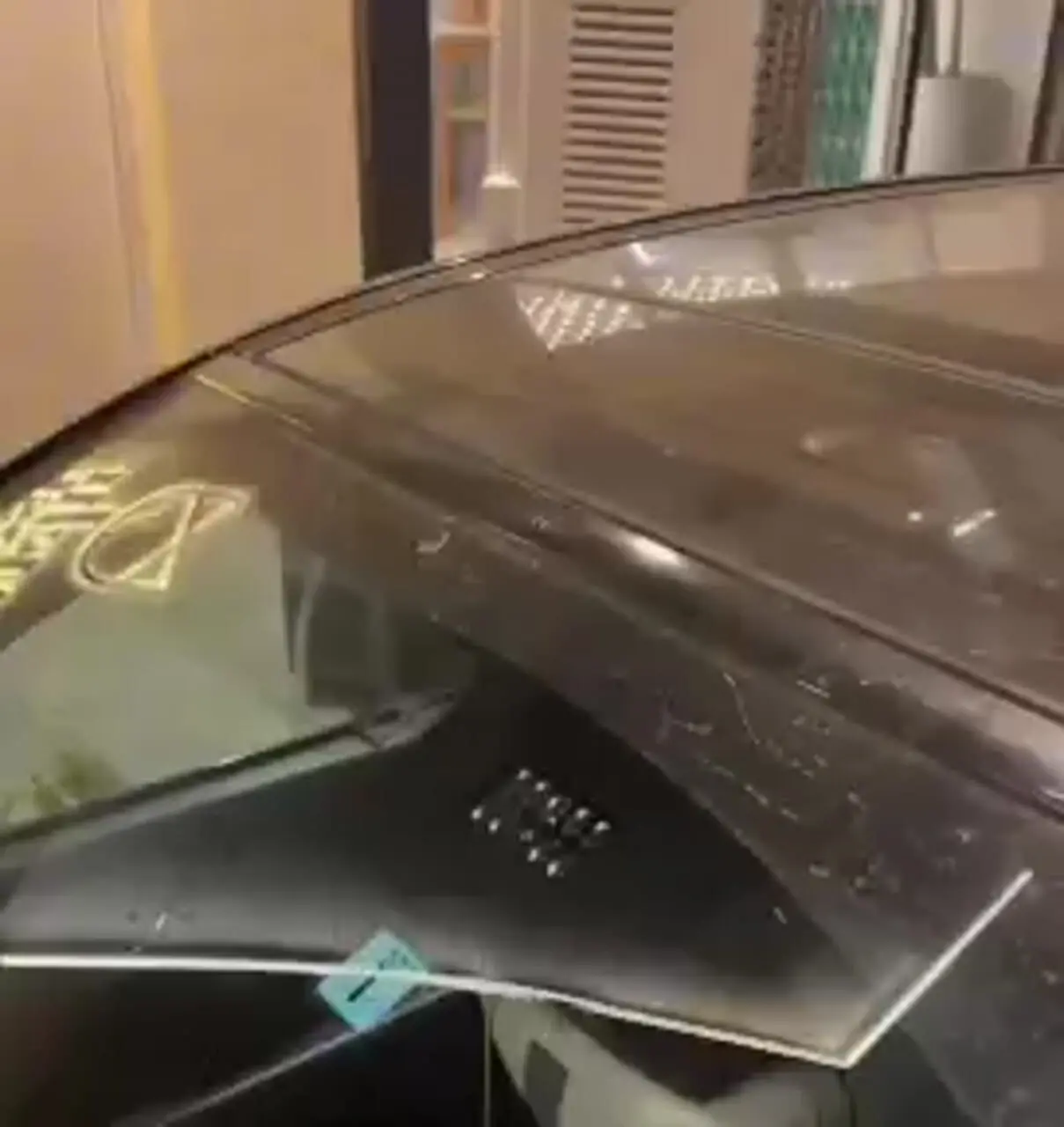 روشن شدن کولر خودرو از پنل خورشیدی + فیلم