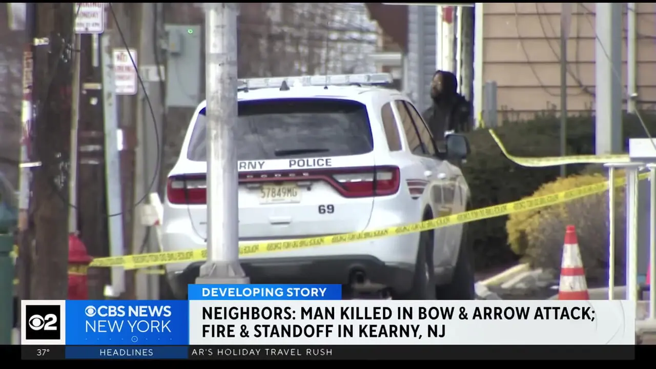 فیلم /  قتل با تیر و کمان / قاتل خانه مقتول را آتش زد + عکس قاتل