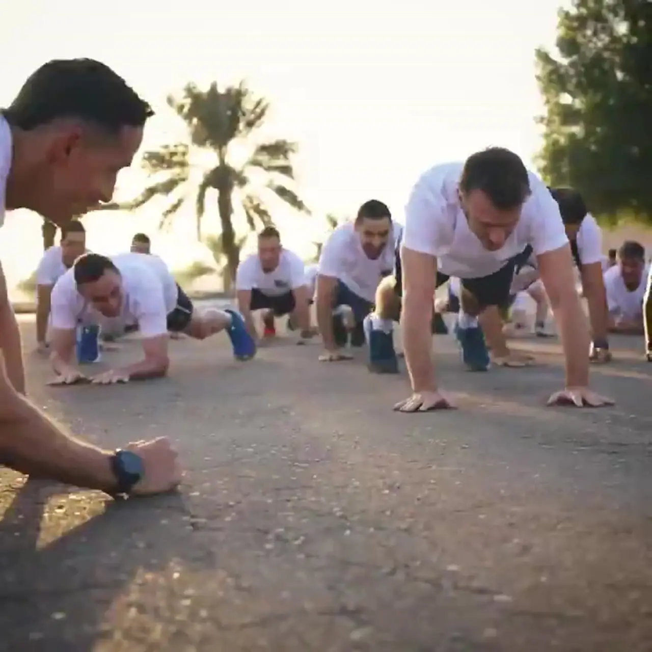 فیلم ورزش مکرون با نیروهای فرانسوی در پایگاه الظفره