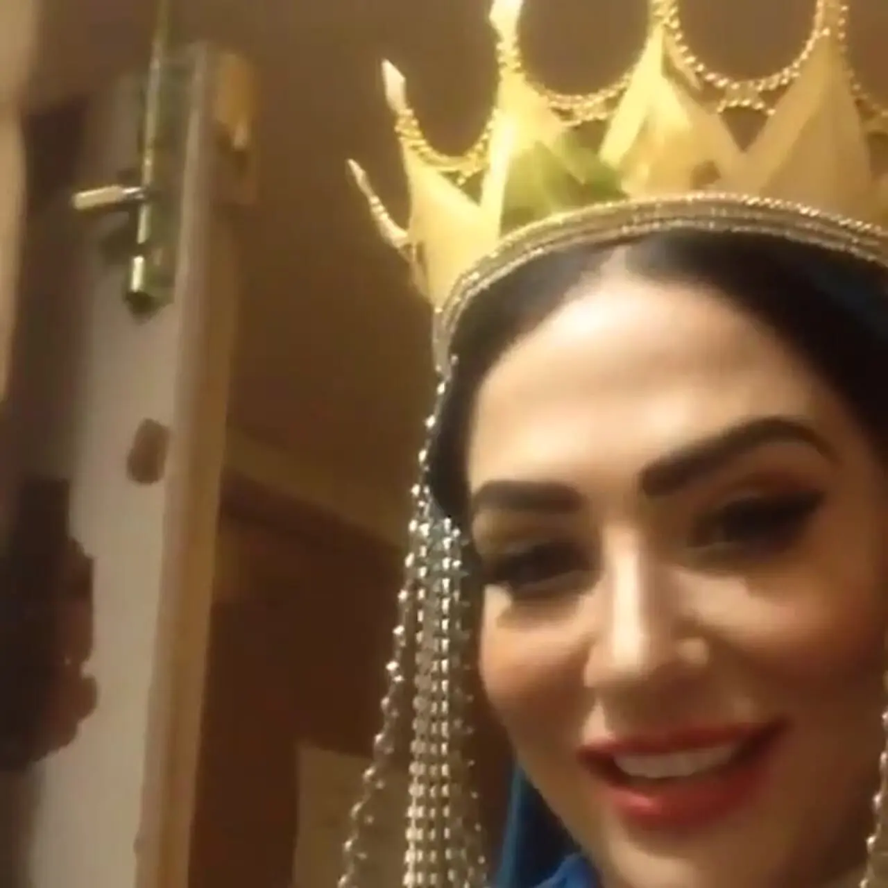 فیلم / تغییر چهره ساغر عزیزی، فرحِ سریال معمای شاه /  در 48 سالگی جوانتر از 20 سالگی اش 