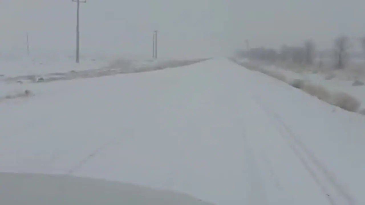 فیلم جذاب از بارش برف در جاده کمیجان به اراک